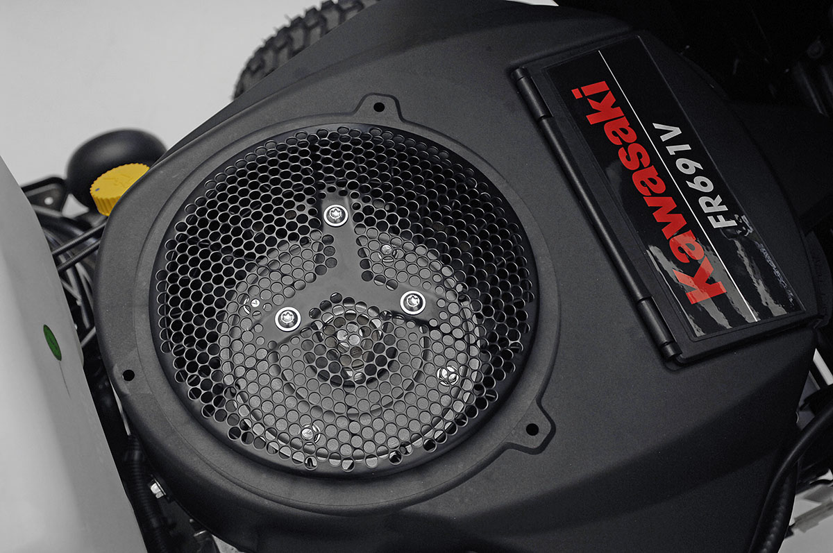 Black Edition 285/106 TWIN KH TRAC Rasentraktor mit Winterpaket 120 Plus