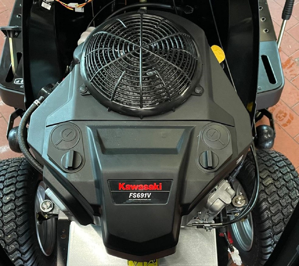 Black Edition Rasentraktor BL 300/106 Twin HK by Efco – New