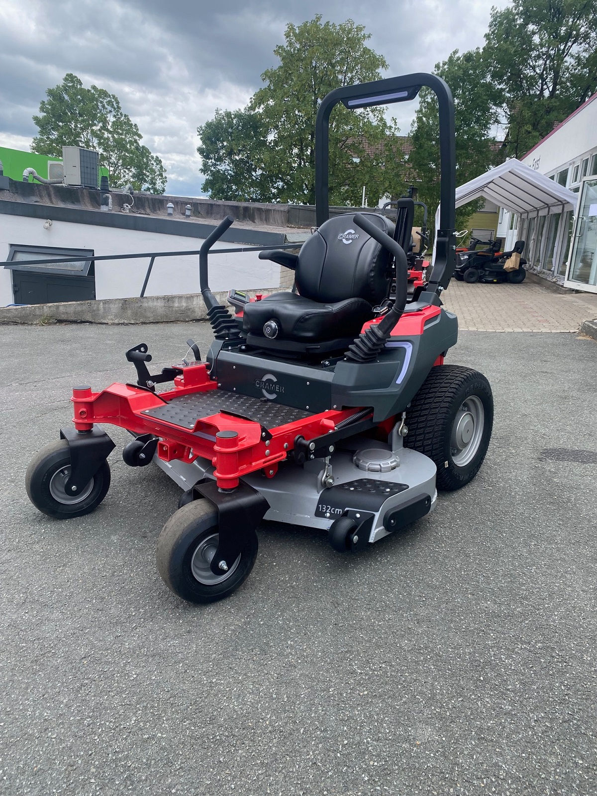 Cramer 82ZTC132 82V Optimus Z Zero Turn | Nullwendekreismäher