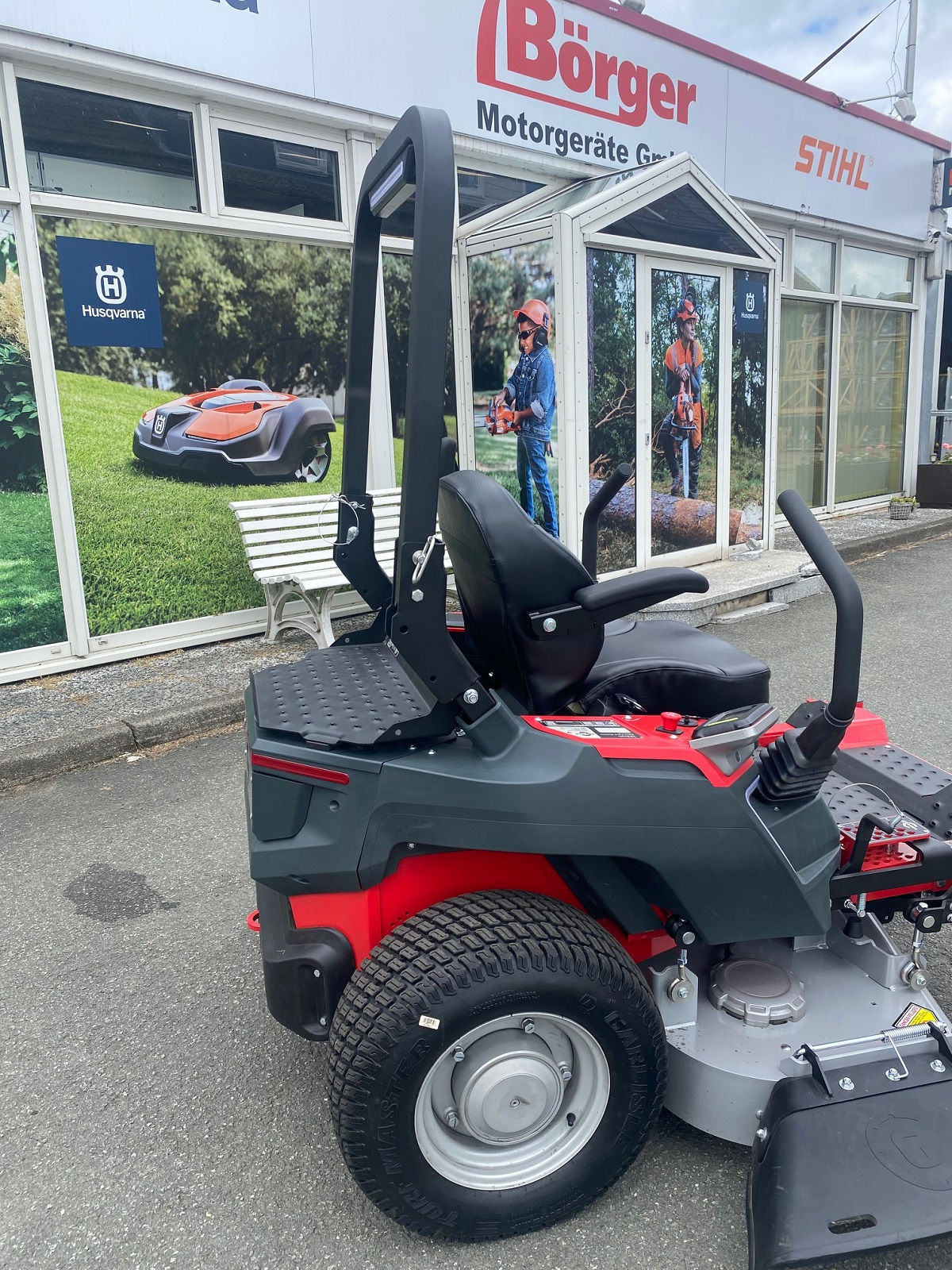 Cramer 82ZTC132 82V Optimus Z Zero Turn | Nullwendekreismäher