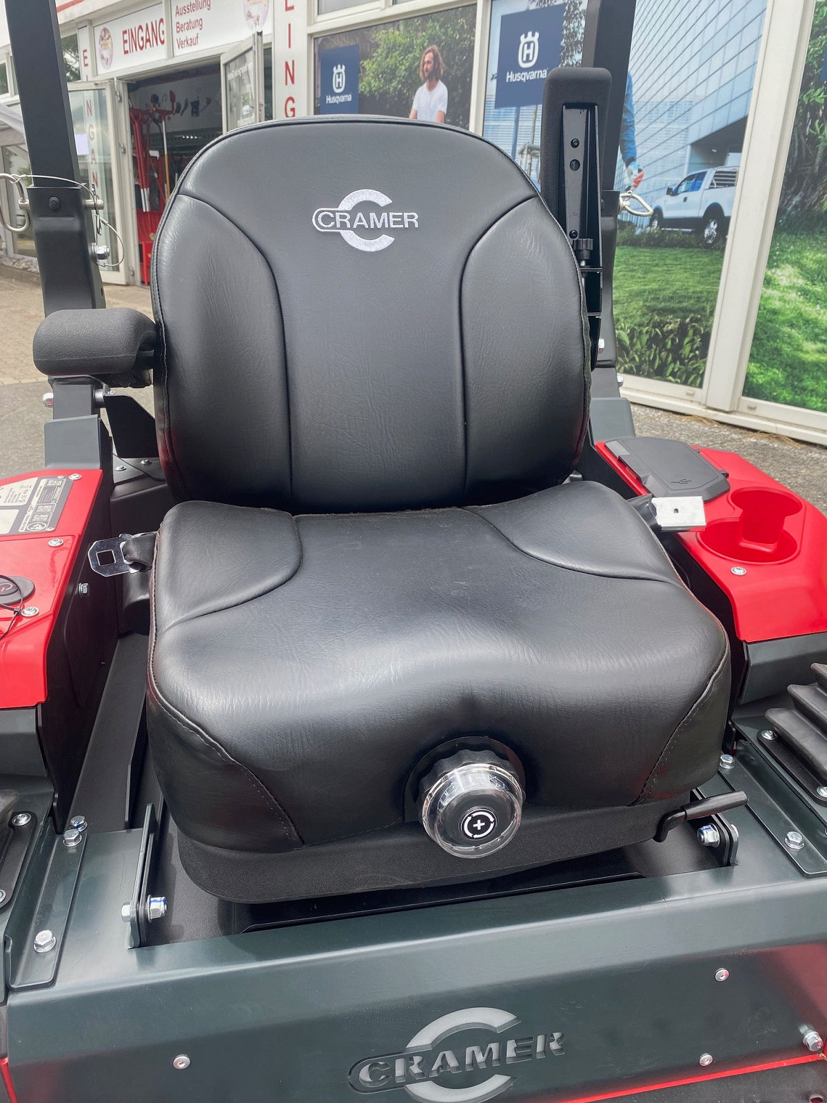 Cramer 82ZTC132 82V Optimus Z Zero Turn | Nullwendekreismäher