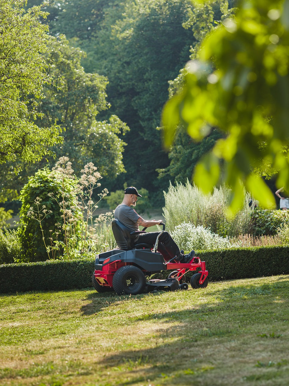 Cramer 82ZT107 Aufsitzmäher inkl. 6x Akku und Transport-Schnellladegerät
