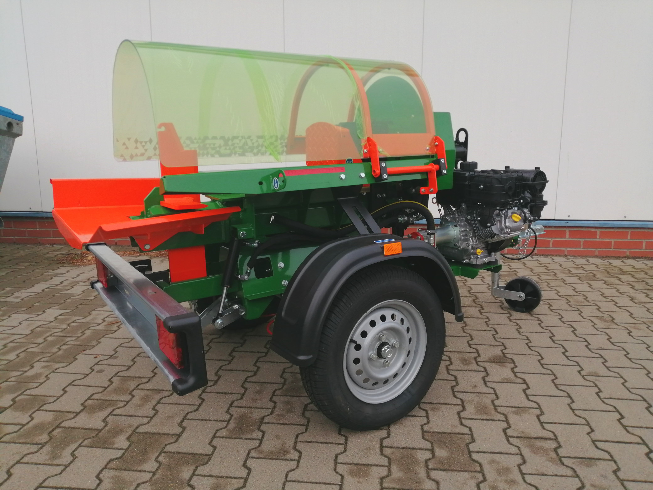 Posch Holzspalter Polly B9,7-R mit Strassenfahrwerk