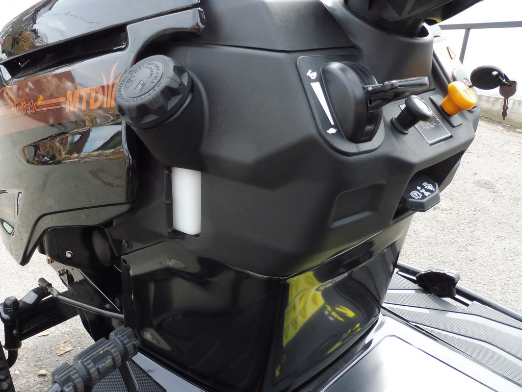 Black Edition 285/106 TWIN KH Rasentraktor mit Tielbürger Kehrmaschine TK 520